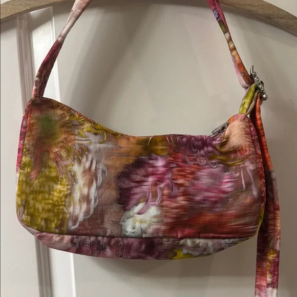 Baggu x Collina Strada Cargo Shoulder Bag in Berry Chrysanthemum - Picture 5 of 9